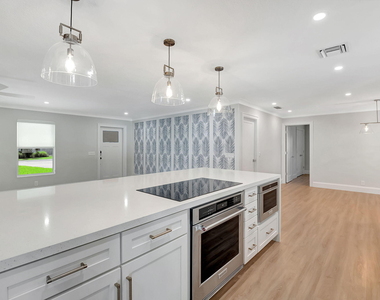 135 Se 28th Court - Photo Thumbnail 17