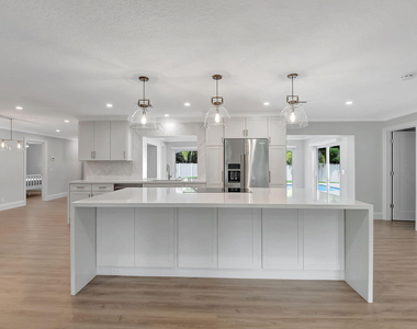 135 Se 28th Court - Photo Thumbnail 13