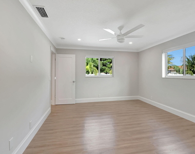 135 Se 28th Court - Photo Thumbnail 27
