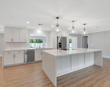 135 Se 28th Court - Photo Thumbnail 14