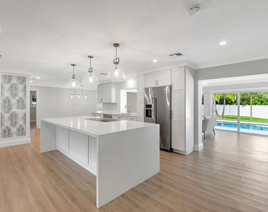 135 Se 28th Court - Photo Thumbnail 15
