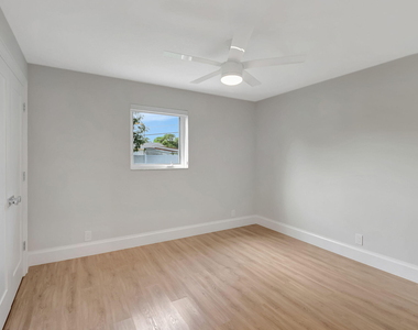 135 Se 28th Court - Photo Thumbnail 23