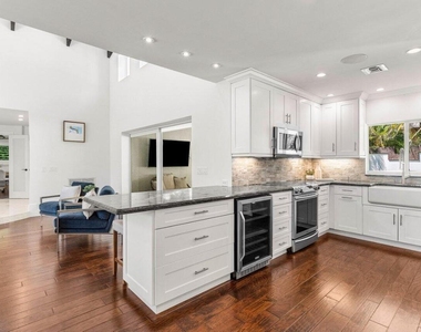 6130 Ridge Lane - Photo Thumbnail 9