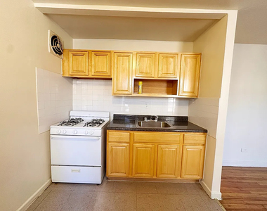 35-15 Leverich Street - Photo Thumbnail 6
