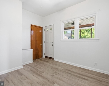 2301 Bayside Drive - Photo Thumbnail 12