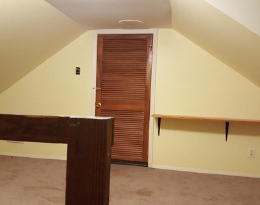 624 Stirling Street - Photo Thumbnail 11
