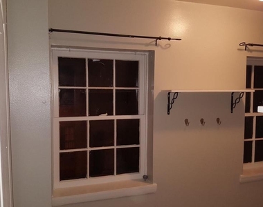 624 Stirling Street - Photo Thumbnail 6