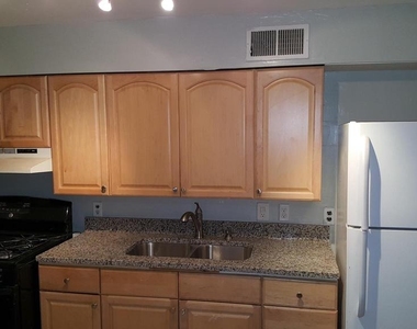 624 Stirling Street - Photo Thumbnail 17