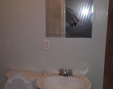 624 Stirling Street - Photo Thumbnail 21