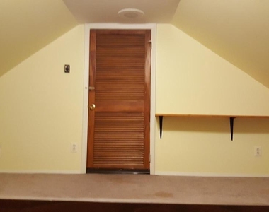 624 Stirling Street - Photo Thumbnail 13