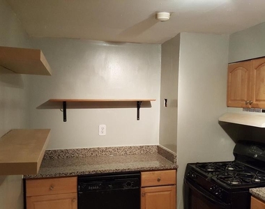 624 Stirling Street - Photo Thumbnail 16