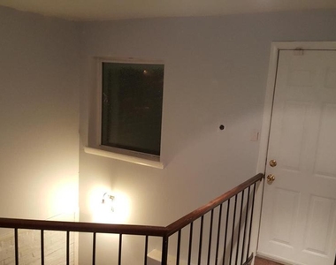 624 Stirling Street - Photo Thumbnail 10