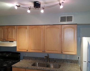 624 Stirling Street - Photo Thumbnail 24