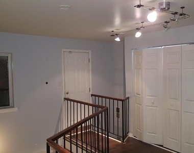624 Stirling Street - Photo Thumbnail 5