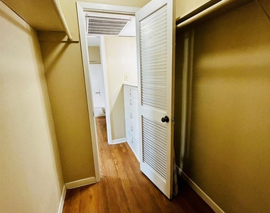 1000 W 26th St - Photo Thumbnail 15