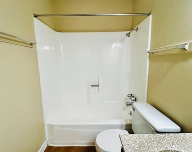 1000 W 26th St - Photo Thumbnail 18