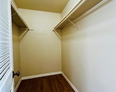 1000 W 26th St - Photo Thumbnail 14