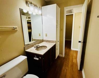 1000 W 26th St - Photo Thumbnail 19