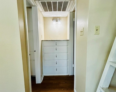 1000 W 26th St - Photo Thumbnail 13