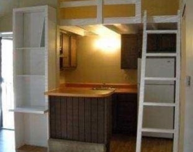 1000 W 26th St - Photo Thumbnail 2