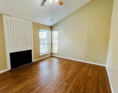 1000 W 26th St - Photo Thumbnail 8