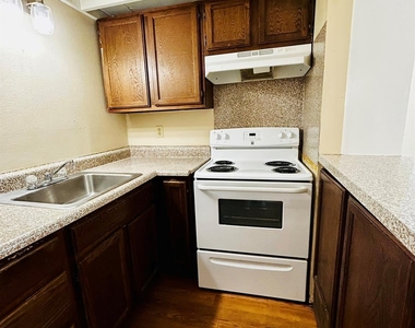 1000 W 26th St - Photo Thumbnail 10