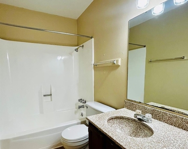 1000 W 26th St - Photo Thumbnail 17