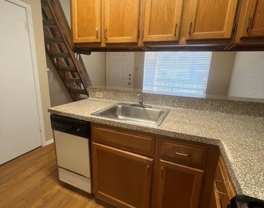 2210 Pearl St - Photo Thumbnail 10