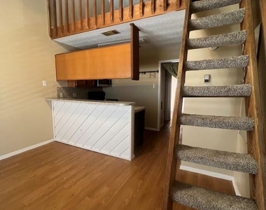 2210 Pearl St - Photo Thumbnail 2