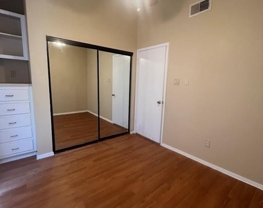 2210 Pearl St - Photo Thumbnail 15