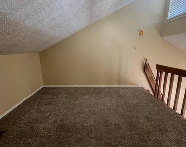 2210 Pearl St - Photo Thumbnail 4