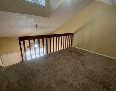 2210 Pearl St - Photo Thumbnail 6