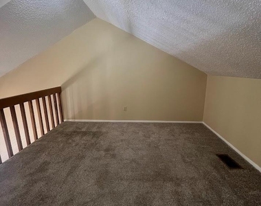 2210 Pearl St - Photo Thumbnail 5