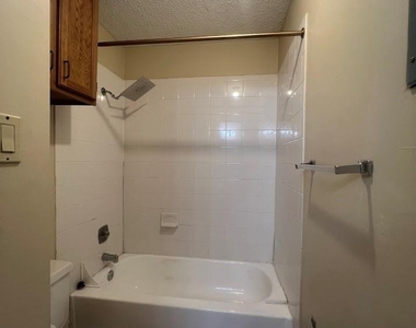 2210 Pearl St - Photo Thumbnail 12