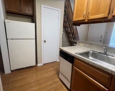 2210 Pearl St - Photo Thumbnail 9