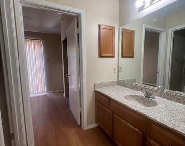 2210 Pearl St - Photo Thumbnail 11