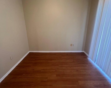 2210 Pearl St - Photo Thumbnail 14