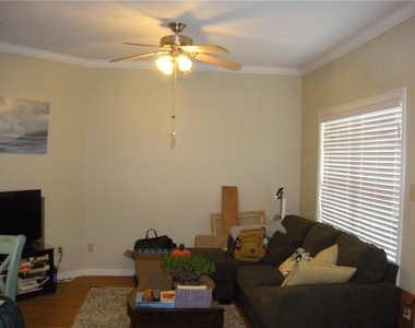 915 W 23rd St - Photo Thumbnail 2