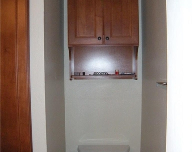 915 W 23rd St - Photo Thumbnail 15