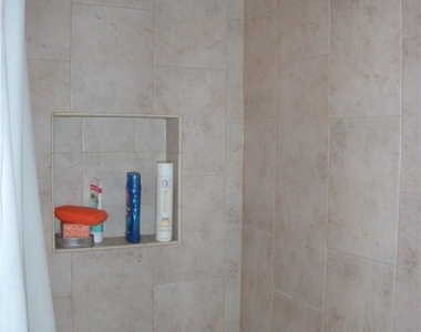 915 W 23rd St - Photo Thumbnail 16
