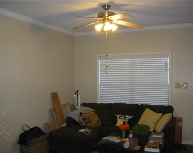 915 W 23rd St - Photo Thumbnail 3