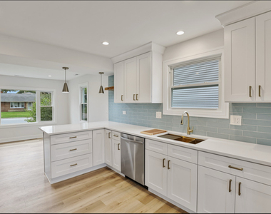 9705 Oak Park Avenue - Photo Thumbnail 14