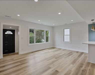 9705 Oak Park Avenue - Photo Thumbnail 16