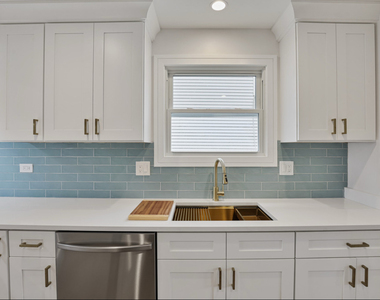 9705 Oak Park Avenue - Photo Thumbnail 10