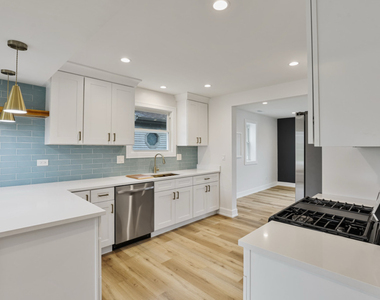 9705 Oak Park Avenue - Photo Thumbnail 8