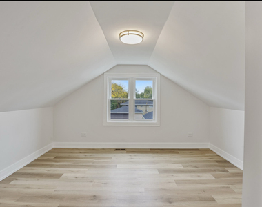 9705 Oak Park Avenue - Photo Thumbnail 33