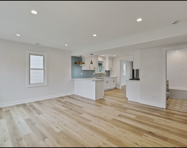 9705 Oak Park Avenue - Photo Thumbnail 6