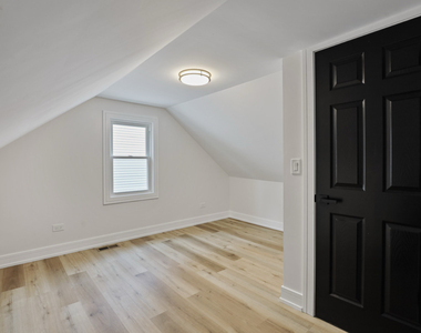 9705 Oak Park Avenue - Photo Thumbnail 40