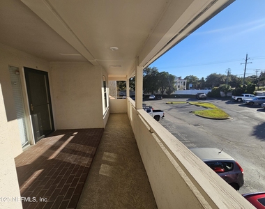 1307 River Hills Circle E - Photo Thumbnail 1