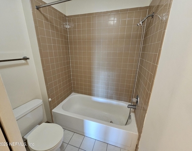 1307 River Hills Circle E - Photo Thumbnail 15